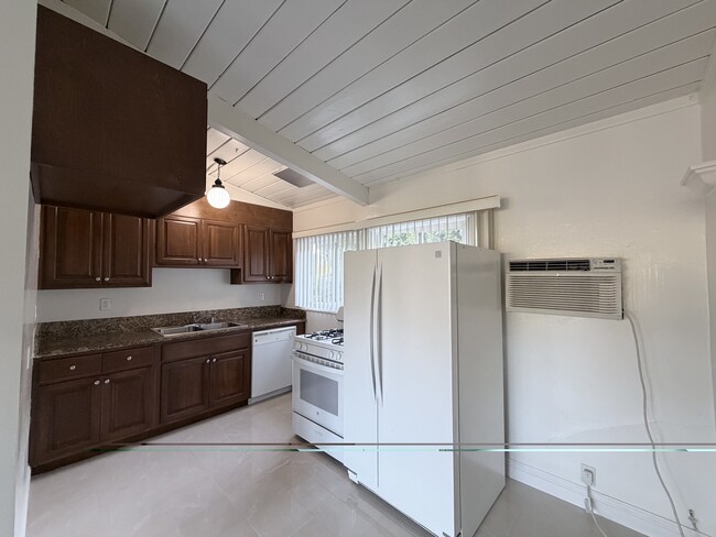 Kitchen - 243 1/2 S Church Ln