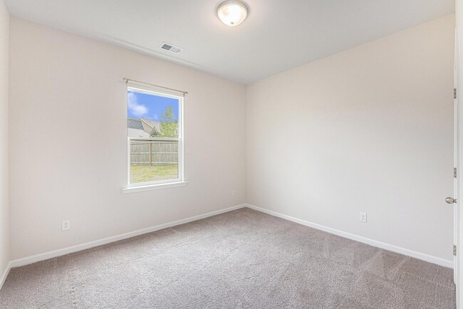 Building Photo - 715 McRoy St