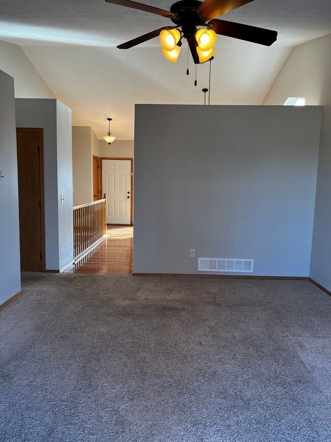 Building Photo - 3 Bed/2 Bath West Side Home!