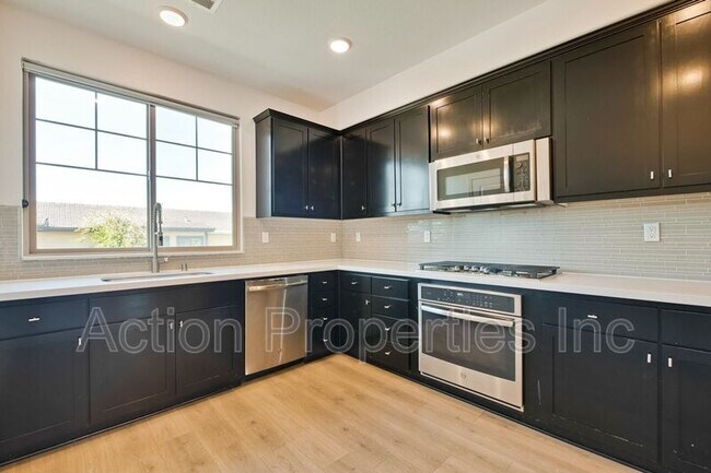 Building Photo - 605 Cinnamon Cir.