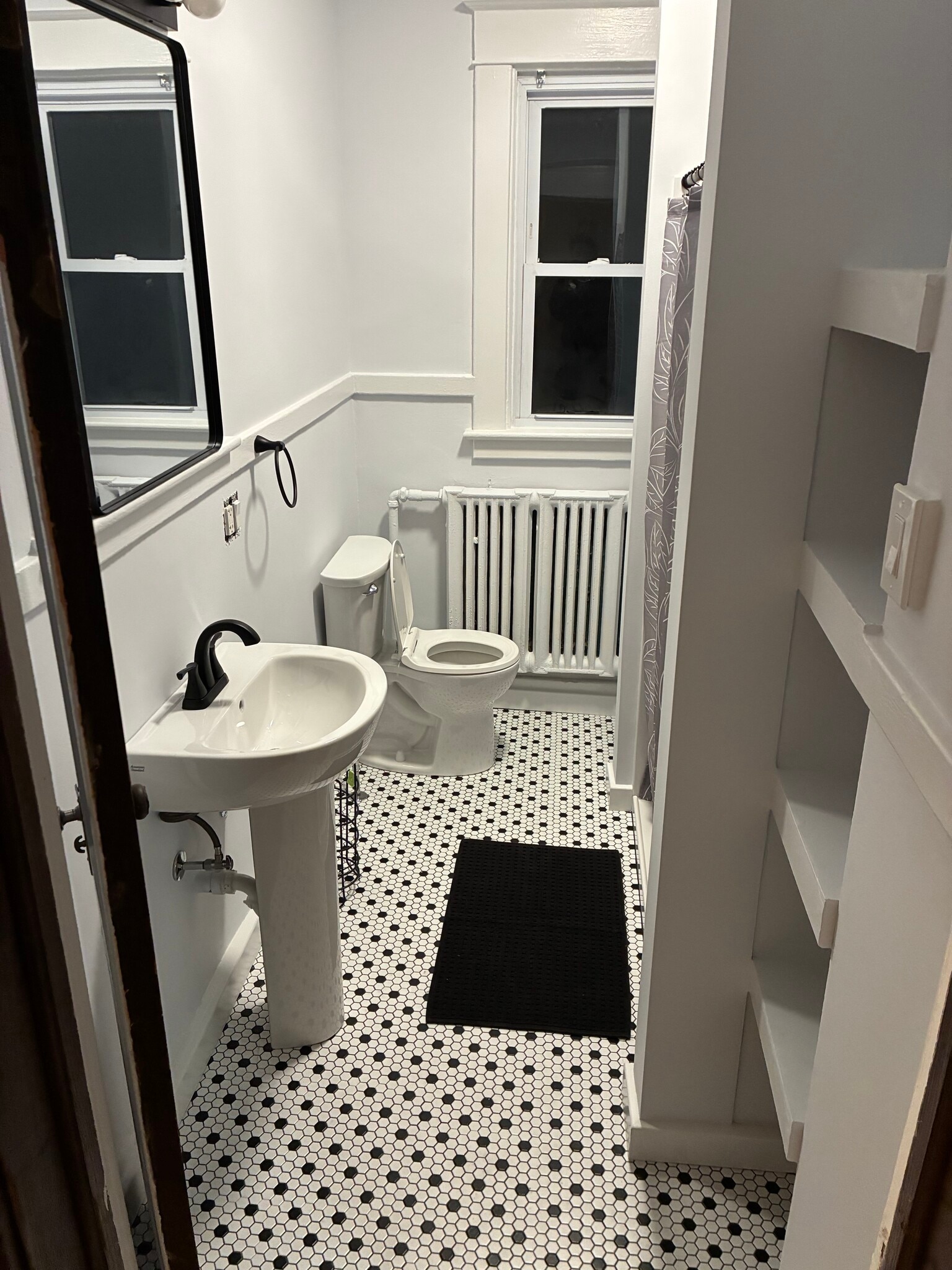 Building Photo - 640 Morris St