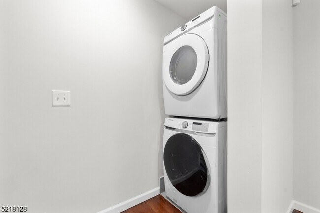 Building Photo - 173 Oakwood Pl