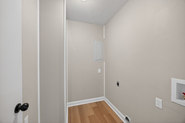 Building Photo - 3 bedroom, 2 bathroom House in Eden!