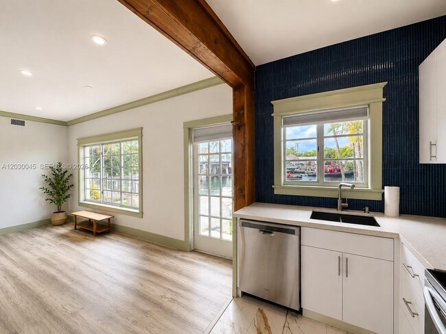 Building Photo - 2137 Calais Dr