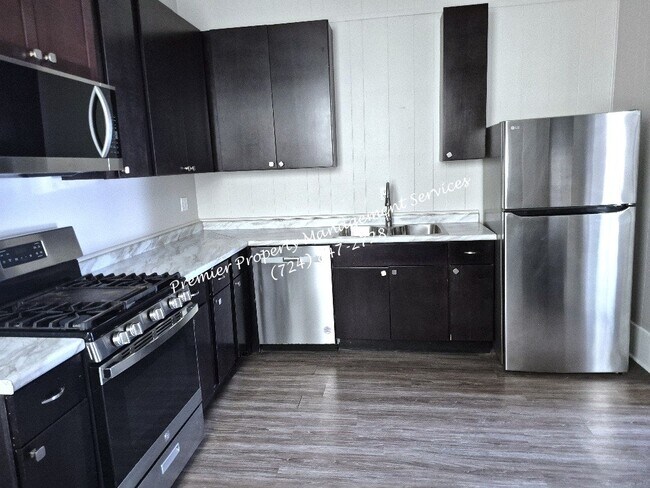 Building Photo - 1525 3rd Ave