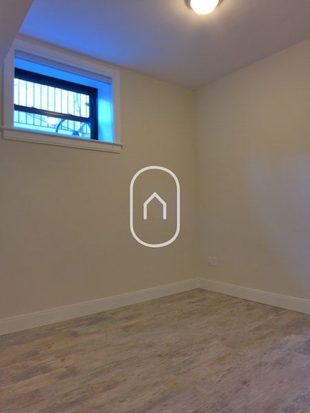 Building Photo - 33 Lenox St