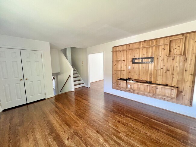 Building Photo - Charming 3BD, 1.5BA Raleigh Home in a Prim...
