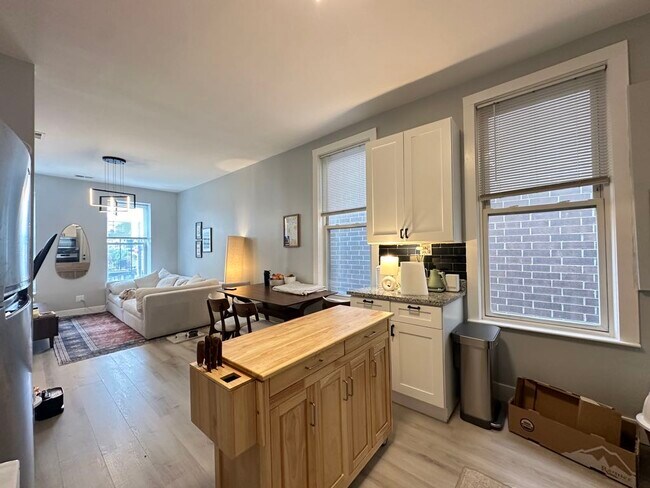 Building Photo - 1333 W Walton St