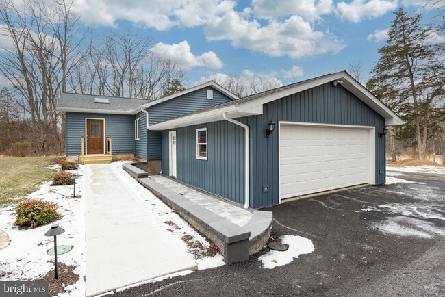 Building Photo - 5816 Upper Ridge Rd