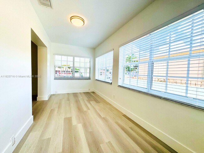 Building Photo - 115 W 37th St