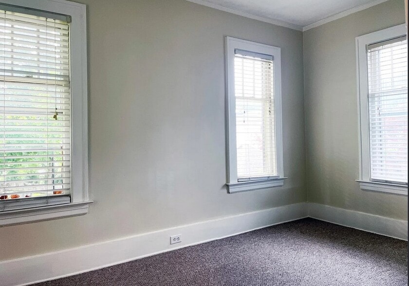 Building Photo - 704 Lovett Ave SE