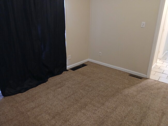 Building Photo - 705 S Poplar St