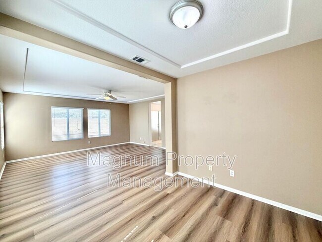 Building Photo - 29751 Maxmillian Ave