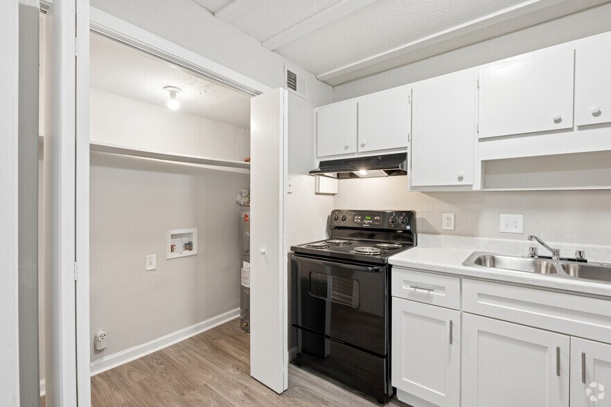 2BR, 1.5BA - 1,150SF - Laundry - Flourish Park