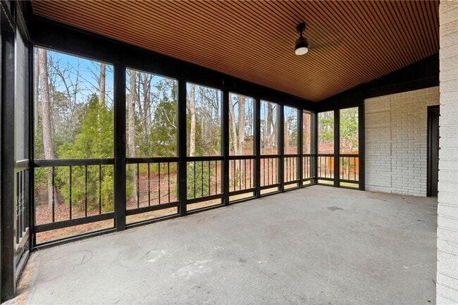 Building Photo - 125 River Park Dr