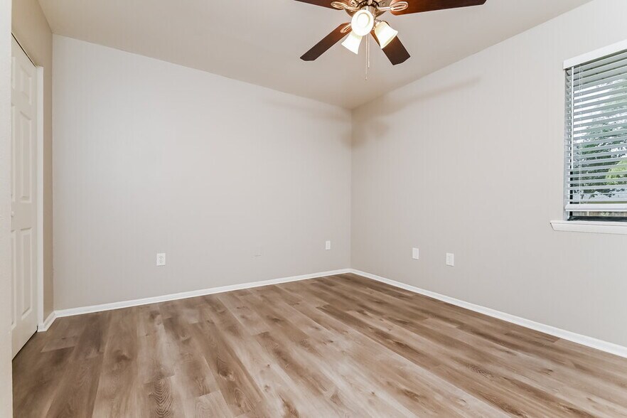 Building Photo - 2912 Crane Ave