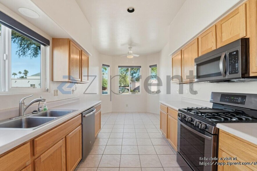Building Photo - 8119 N Peppersauce Dr