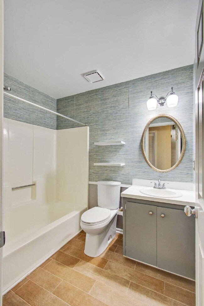 Building Photo - 978 Governors Rd