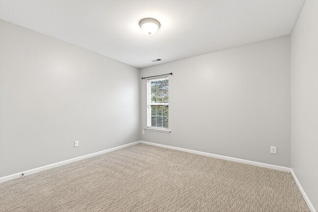 Building Photo - Cozy 3BR Townhouse in Glenwood Crossing!
