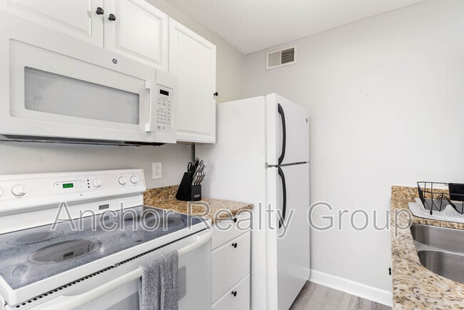 Building Photo - 909 Pacific Ave