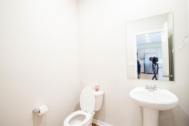 Building Photo - 1612 Fairhaven Gtwy