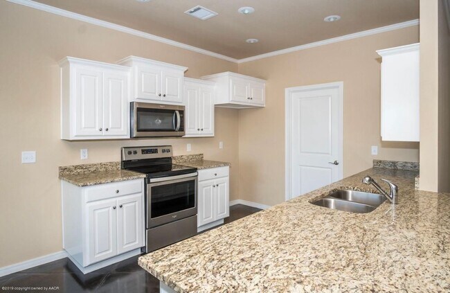 Building Photo - Located in Heritage Hills 4/2/2