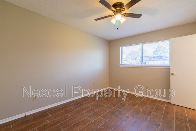 Building Photo - 6560 Greenbriar Dr