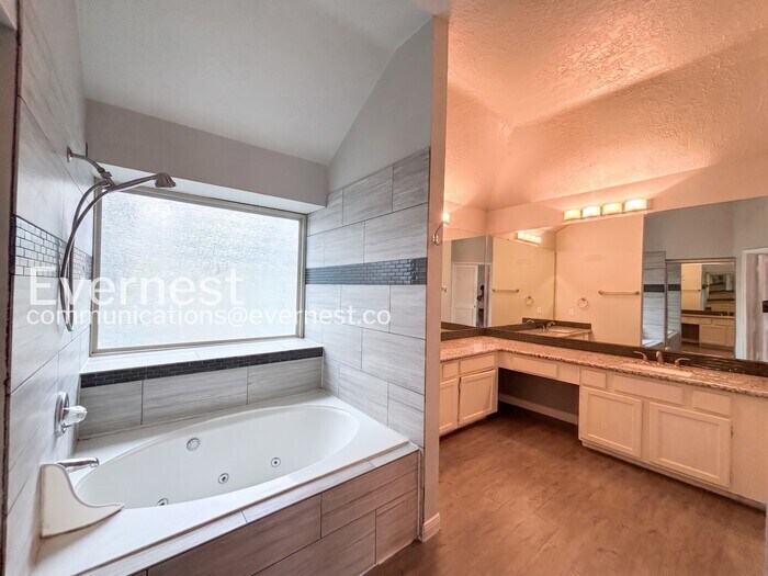 Building Photo - 7842 Royan Dr