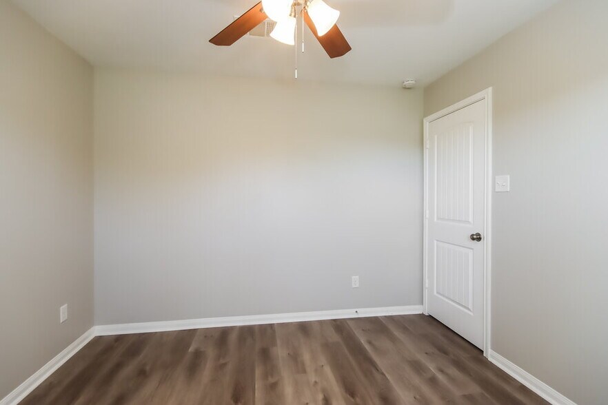 Building Photo - 261 Kellyn Ct