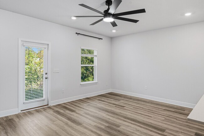 Building Photo - 2430 Clf Holw Cir