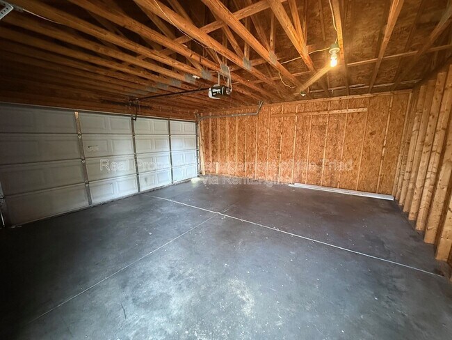 Building Photo - 801 Knollwood St