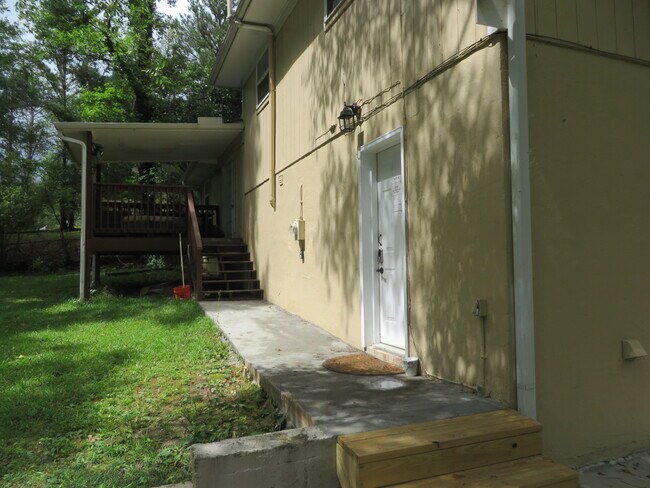 Building Photo - 3755 Cedar Hurst Way