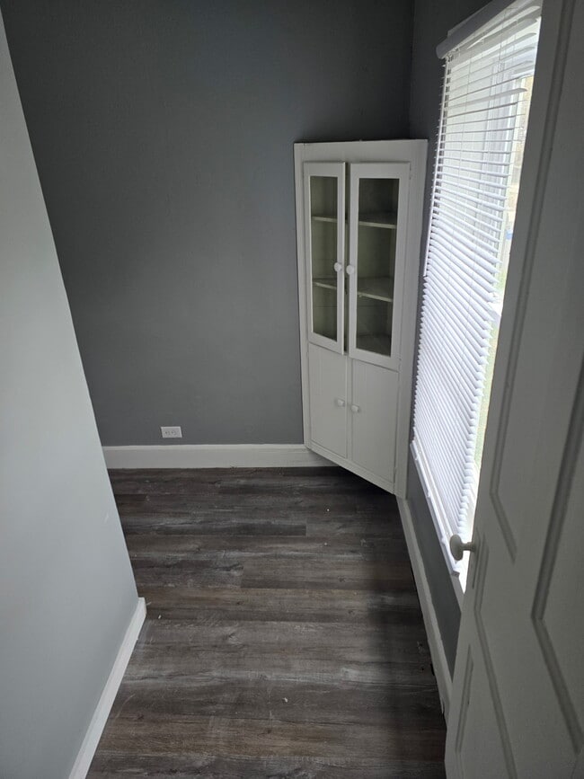 Building Photo - 204 Harrison St