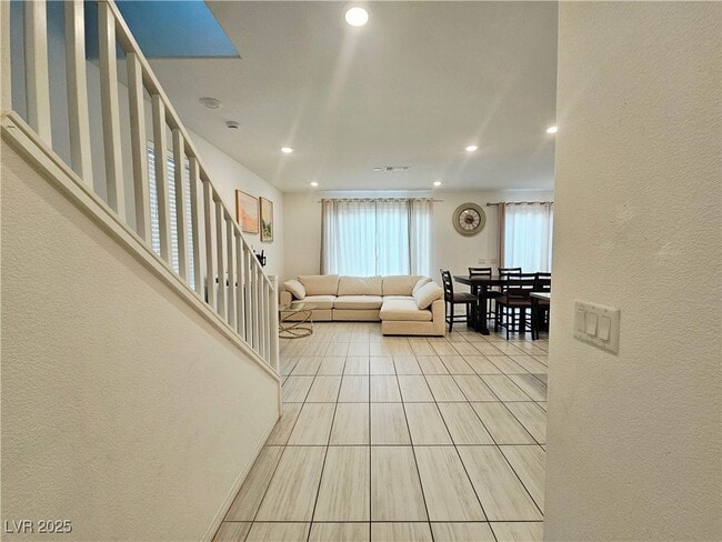 Building Photo - 8033 Adelaide Hls St