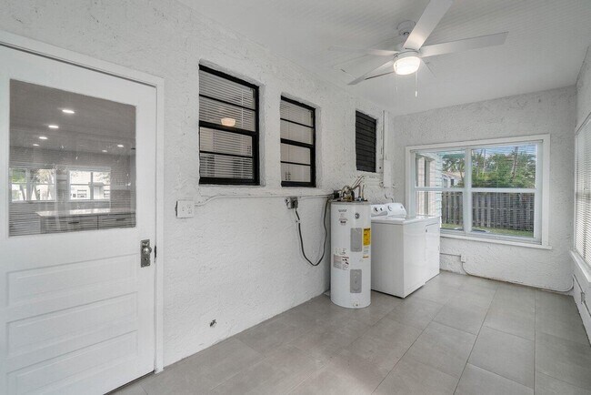 Building Photo - 424 53rd St