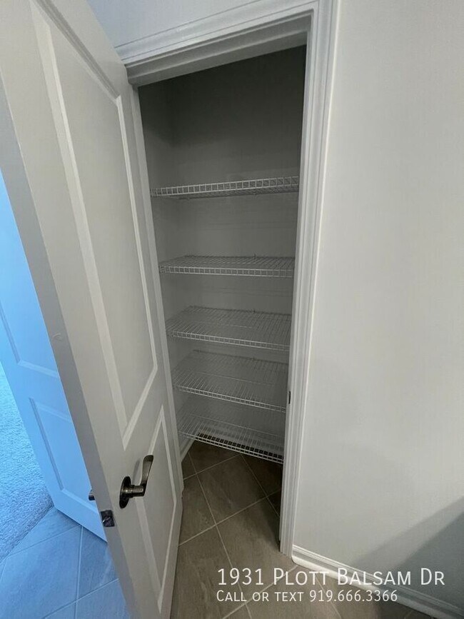 Building Photo - 1931 Plott Balsam Dr