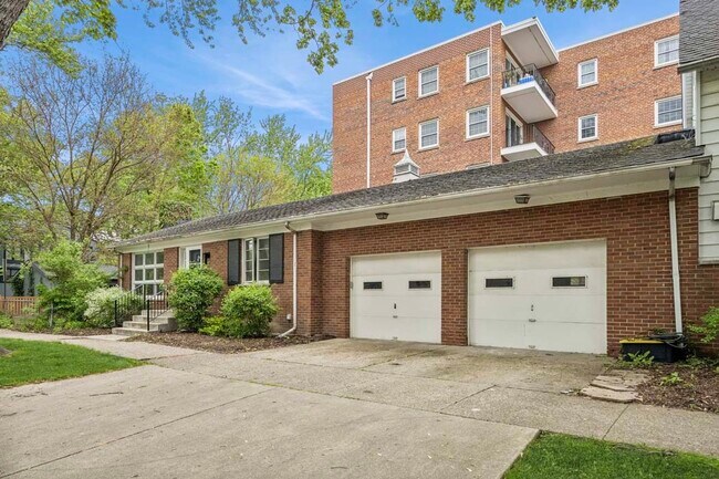 Building Photo - 2429 Central St