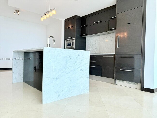 Building Photo - 900 Biscayne Blvd