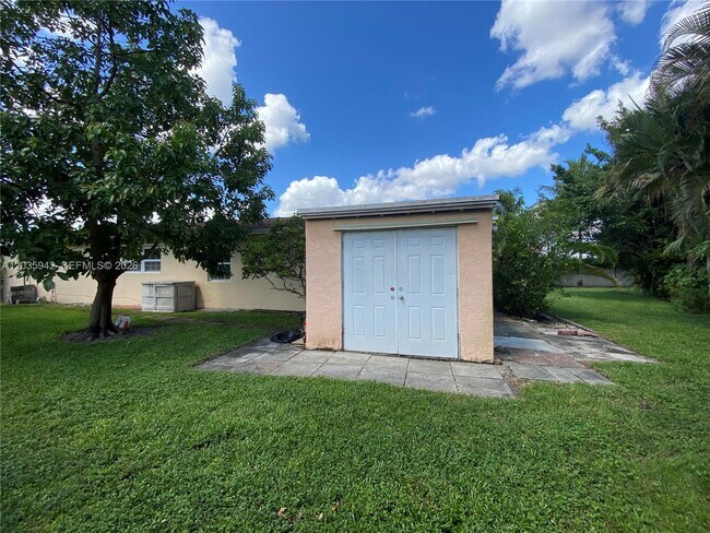Building Photo - 490 Bonaventure Blvd