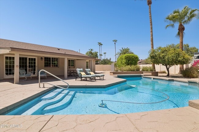 Building Photo - 3526 E Sahuaro Dr