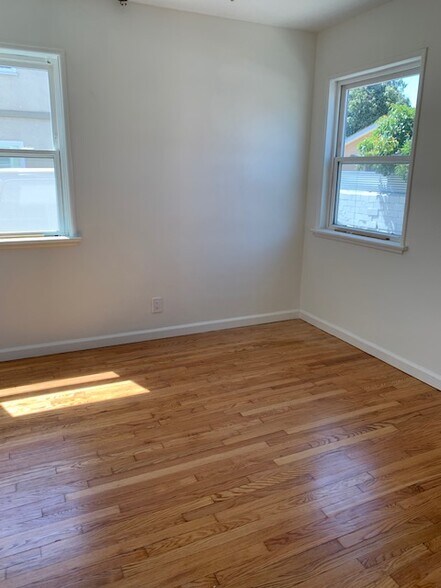 bedroom - 1333 W Adams Blvd