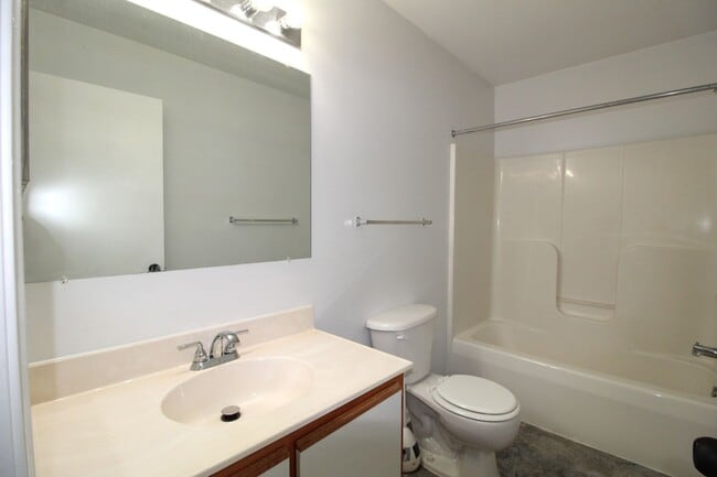 Building Photo - 486 Pheasant Run Cir