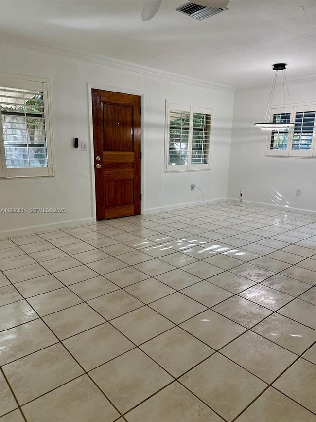 Building Photo - 2842 Coconut Ave