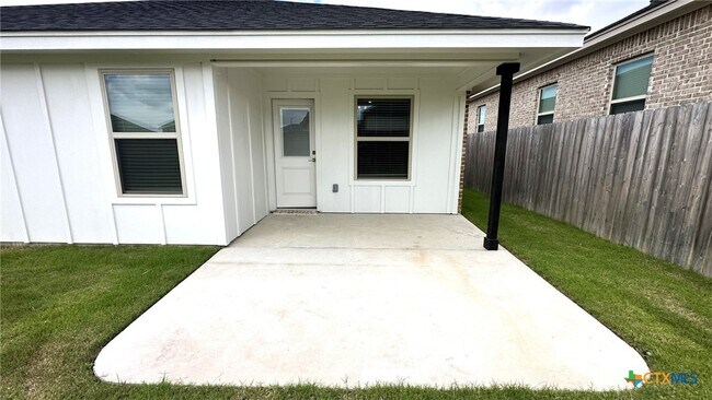 Building Photo - 5202 White Rose Dr