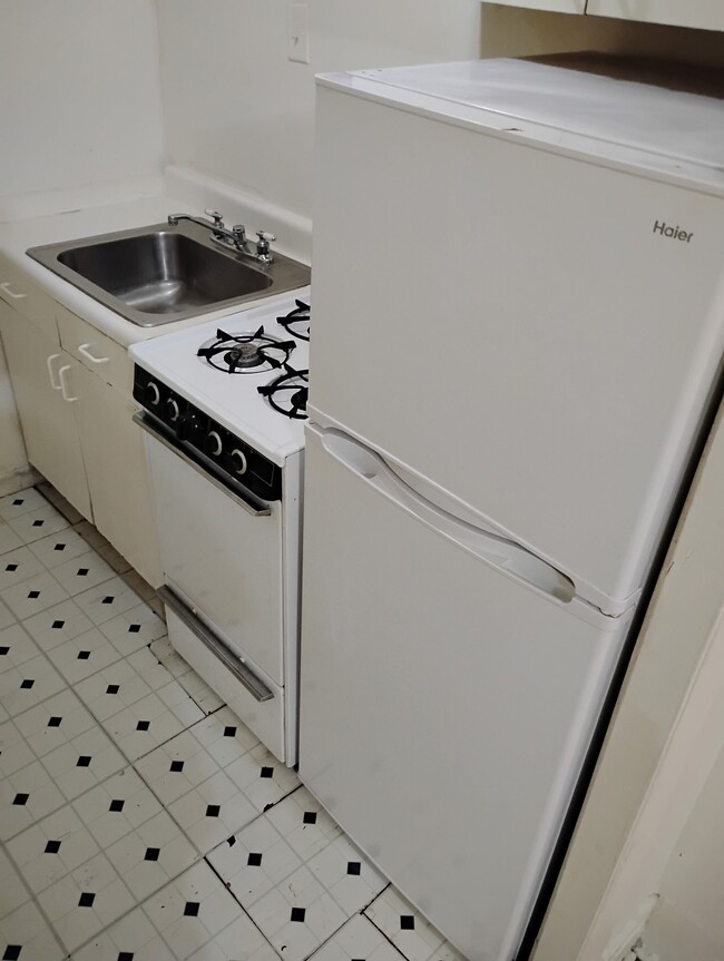Building Photo - 150 Lark St