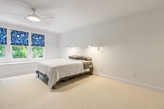 Building Photo - Convenient Carrboro Living in a Spacious 4 Bedroom Home