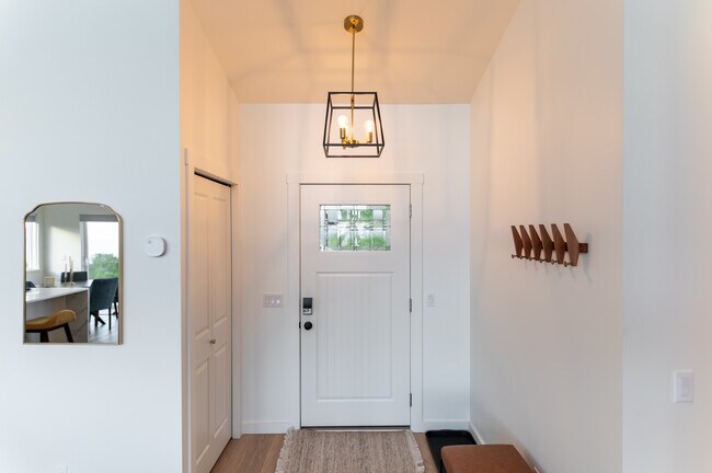 Building Photo - 833 Linstrang Wy