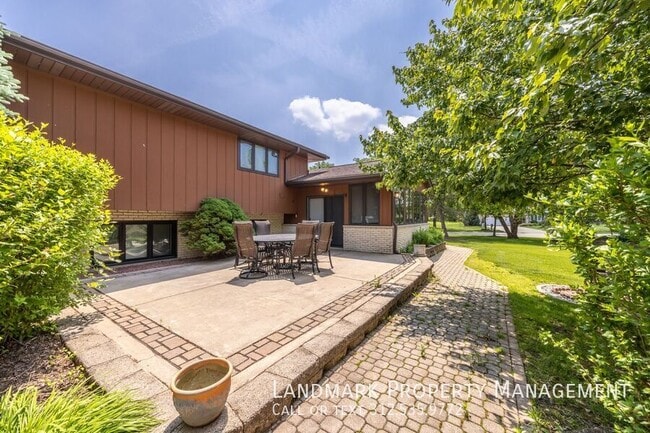 Building Photo - 14518 S Golden Oak Dr