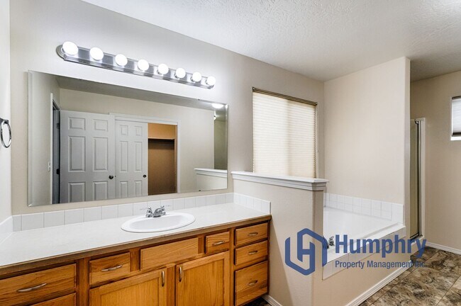 Building Photo - Great home in Meridian, close to parks, restaurants and shopping!