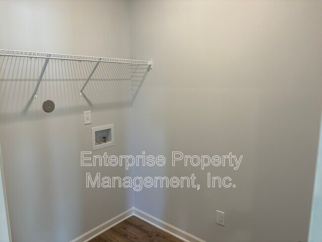 Building Photo - 230 Kipling Dr